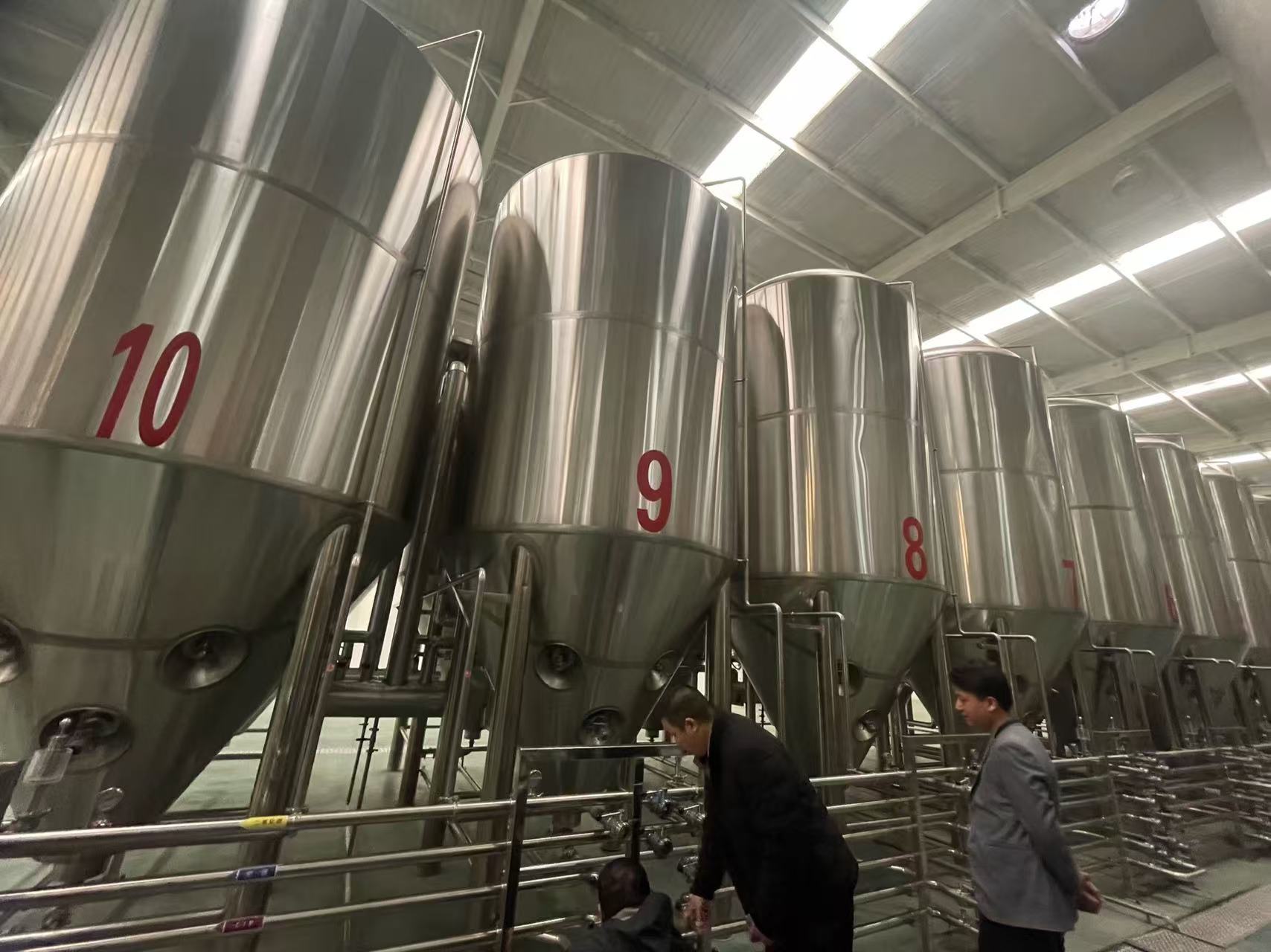 宁洱精酿啤酒设备厂—平面布置、设备设计、制造、调试、培训等一条龙服务